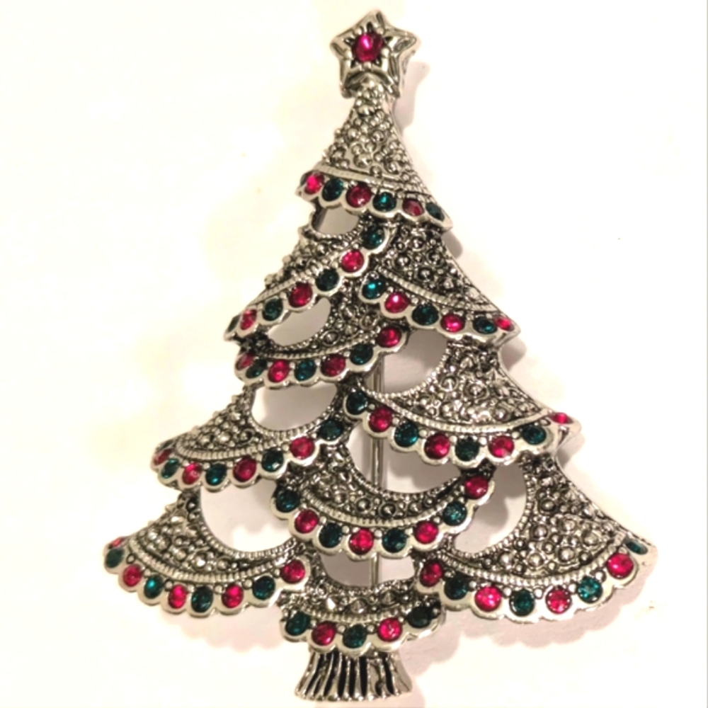 Avon 2018 Enamel Christmas Tree Pin Brooch